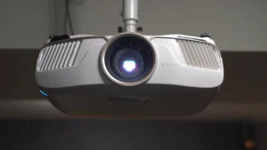 Le projecteur de cinéma restitue 24 photogrammes par seconde, une cadence normalisée depuis 1927